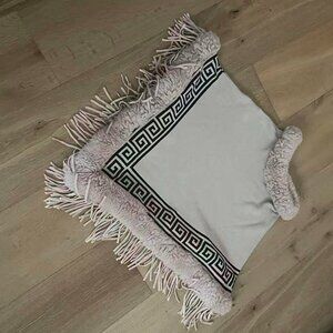 Elegant Fringe Cape – Soft & Stylish ✨